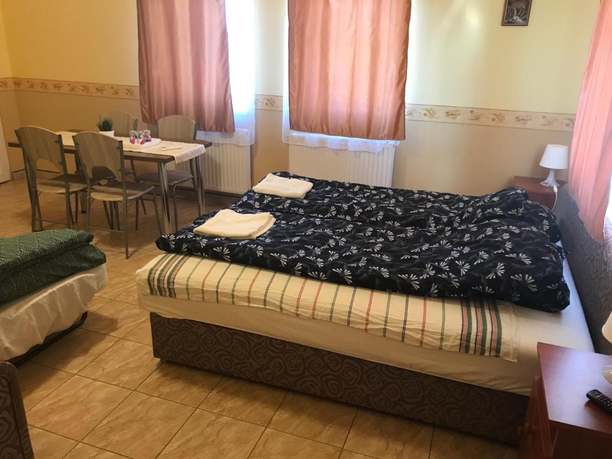 Bencsik Tanya Szentkiraly - Szallashely & Rendezvenyhaz Buitenkant foto